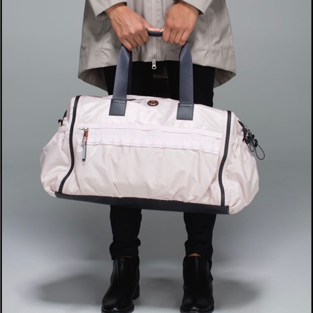 Light Pink Lululemon Weekend Warrior (Prisma Embossed Neutral Blush) Duffle